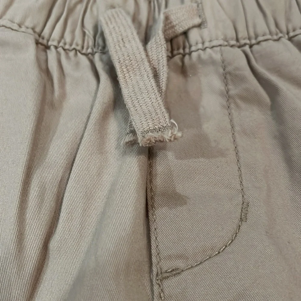 H&M Beige Twill Cargo Shorts/NWT/2T & 5T